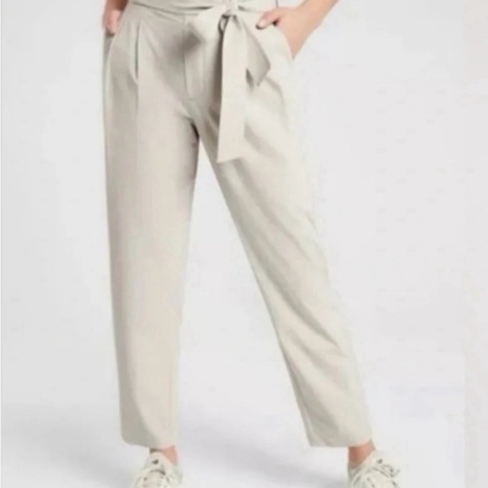 Athleta Skyline II Light Kahki Cream Paperbag Waistband Pants- 10